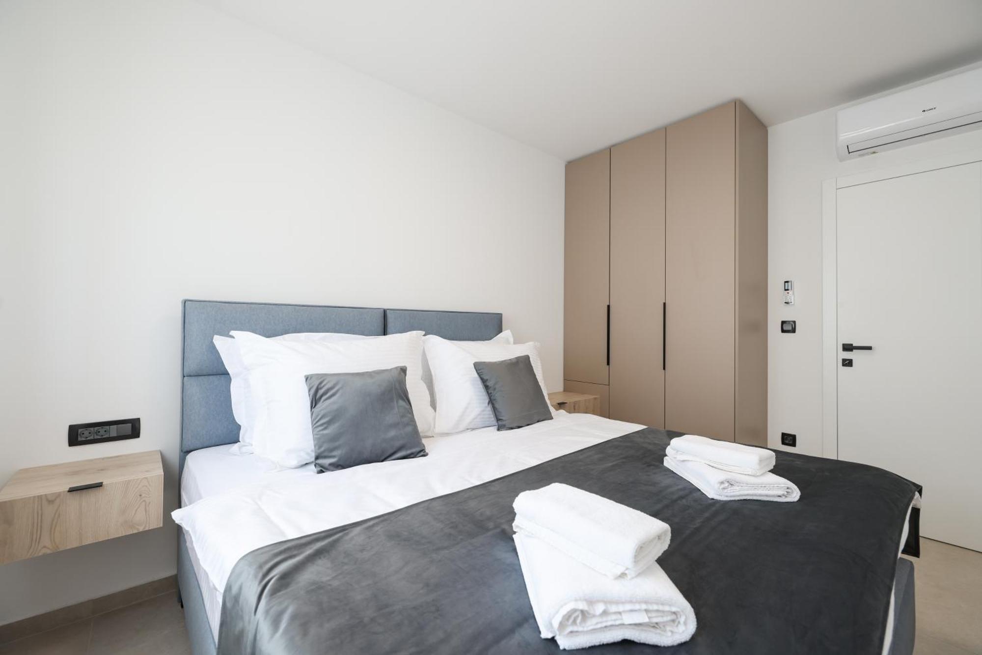 Deluxe Apartments Privlaka On The Sand Room photo